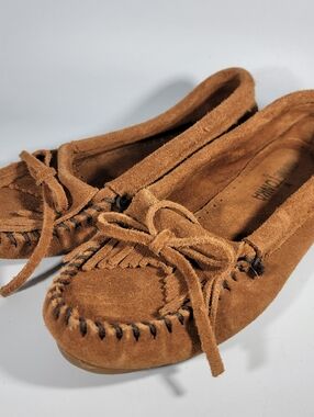Minnetonka Classic Fringe 482 – Stivali Mocassini In Camoscio Con Frange, Donna, Colore Marrone, Taglia 40 EU